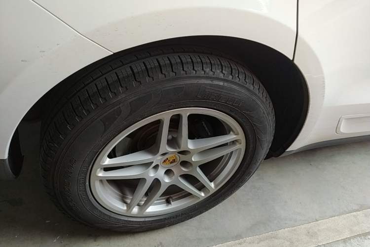 Used Porsche Macan 2017 Macan 2.0T Right Rear Wheel Hub