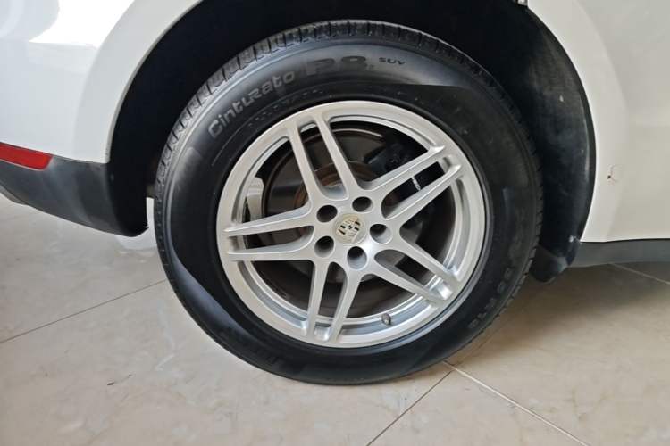 Used Porsche Macan 2017 Macan 2.0T Right Rear Wheel Hub