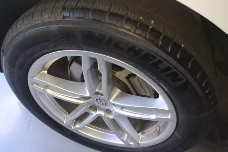Used Porsche Macan 2017 Macan S 3.0T Right Rear Wheel Hub