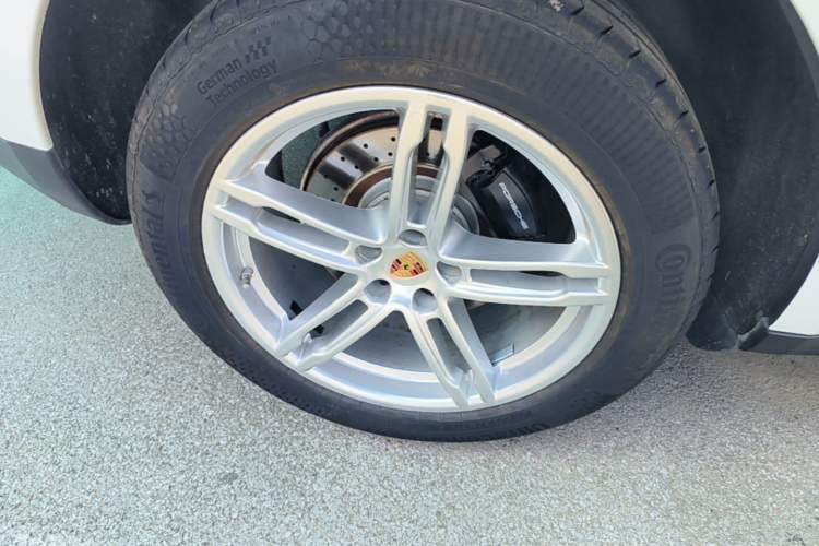 Used Porsche Macan 2017 Macan 2.0T Right Rear Wheel Hub