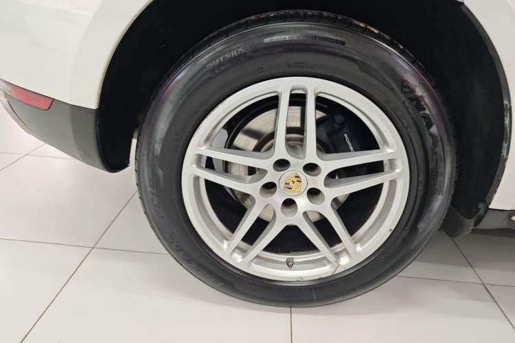 Used Porsche Macan 2017 Macan 2.0T Right Rear Wheel Hub