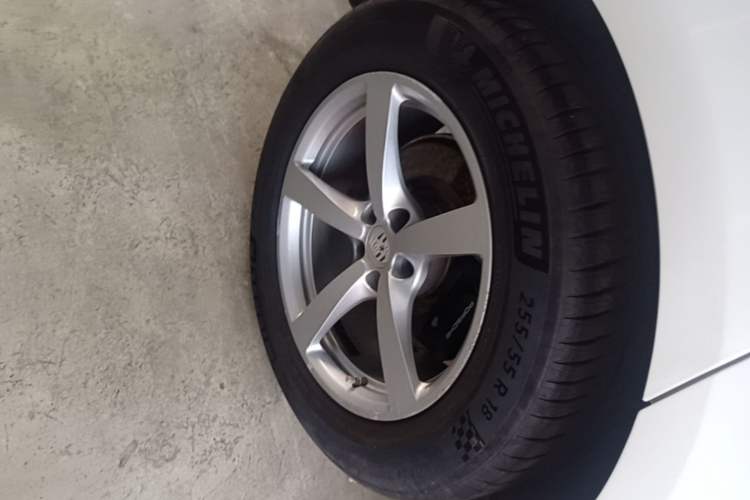 Used Porsche Macan 2017 Macan 2.0T Right Rear Wheel Hub