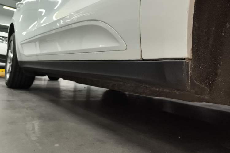 Used Porsche Macan 2017 Macan 2.0T Right Side Sill