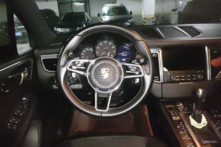 Used Porsche Macan 2017 Macan 2.0T Steering Wheel
