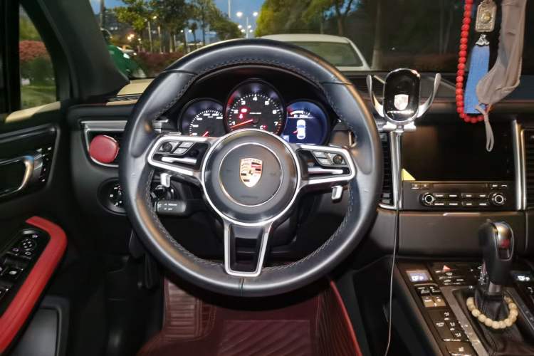 Used Porsche Macan 2017 Macan 2.0T Steering Wheel