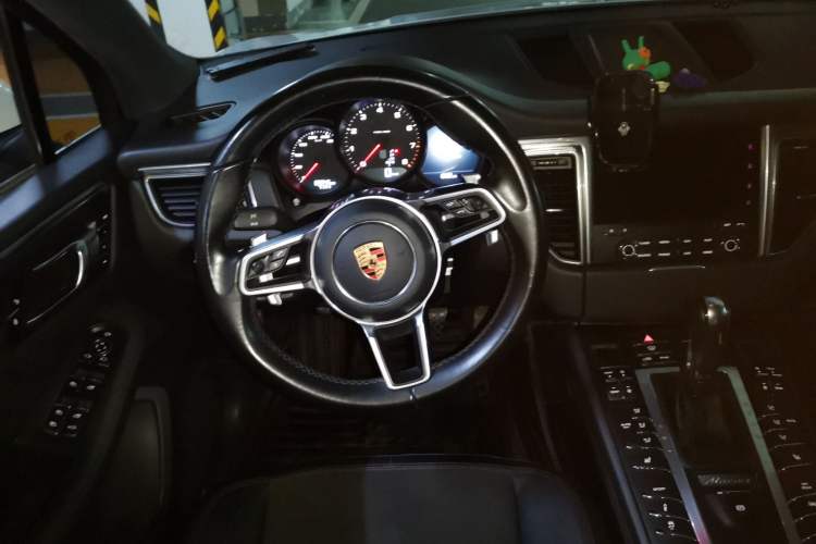 Used Porsche Macan 2017 Macan 2.0T Steering Wheel