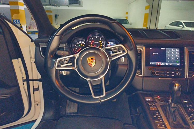 Used Porsche Macan 2017 Macan 2.0T Steering Wheel