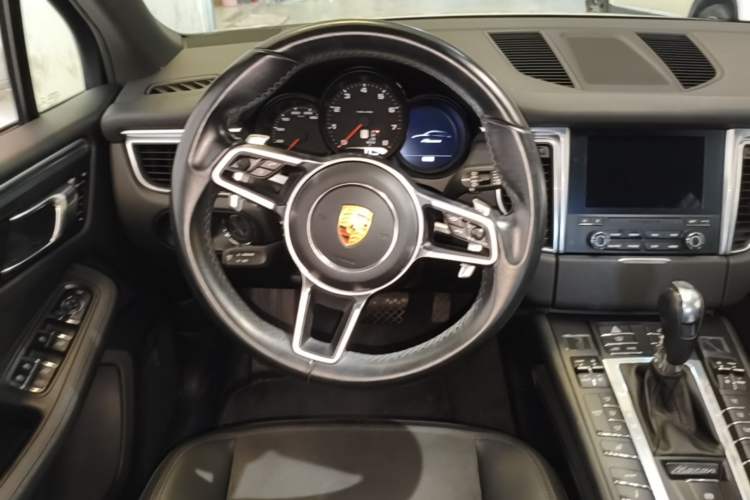 Used Porsche Macan 2017 Macan 2.0T Steering Wheel