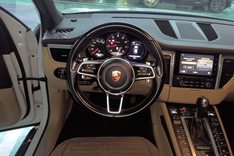 Used Porsche Macan 2017 Macan 2.0T Steering Wheel