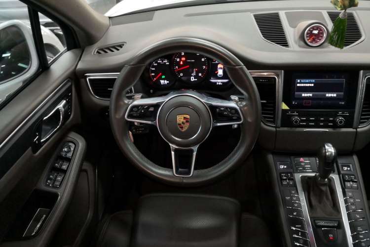 Used Porsche Macan 2017 Macan 2.0T Steering Wheel
