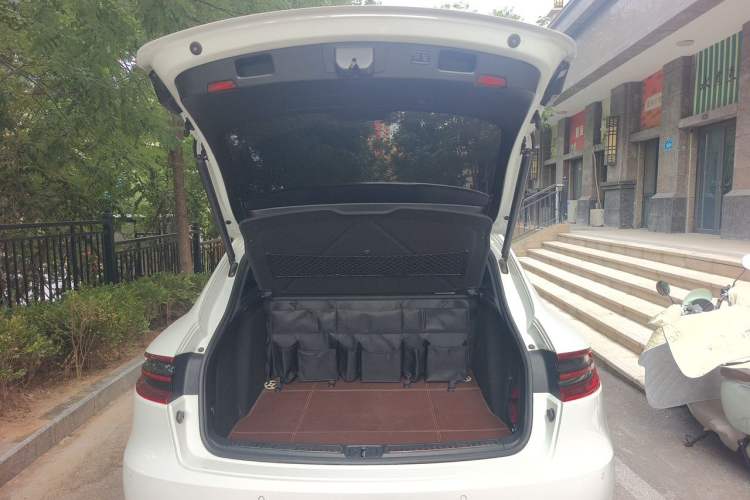 Used Porsche Macan 2017 Macan 2.0T Trunk