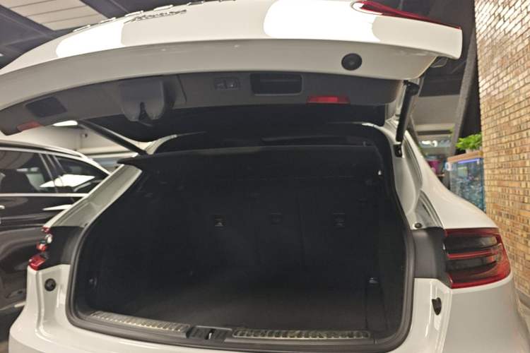 Used Porsche Macan 2017 Macan 2.0T Trunk