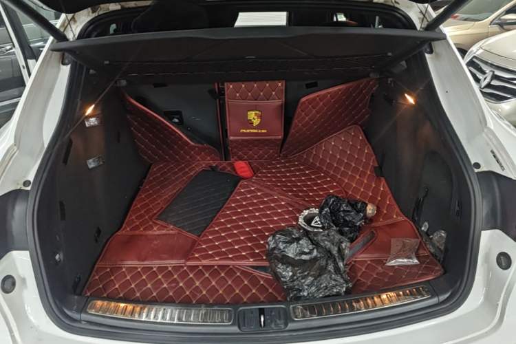 Used Porsche Macan 2017 Macan 2.0T Trunk