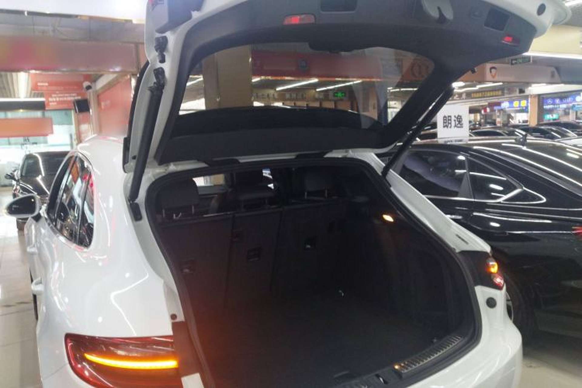 Used Porsche Macan 2017 Macan 2.0T Trunk