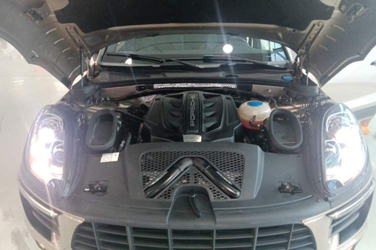 Used Porsche Macan 2017 Macan S 3.0T Engine Bay