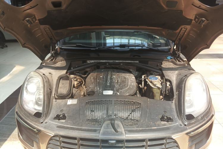 Used Porsche Macan 2017 Macan 2.0T Engine Bay
