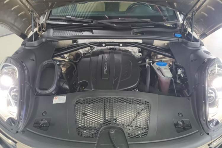 Used Porsche Macan 2017 Macan 2.0T Engine Bay