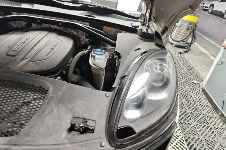 Used Porsche Macan 2017 Macan 2.0T Engine Bay Left