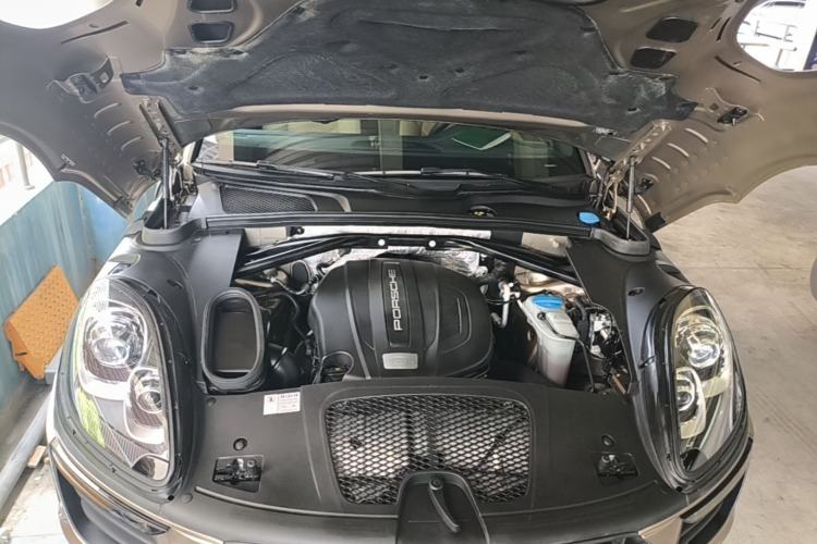 Used Porsche Macan 2017 Macan 2.0T Engine Bay