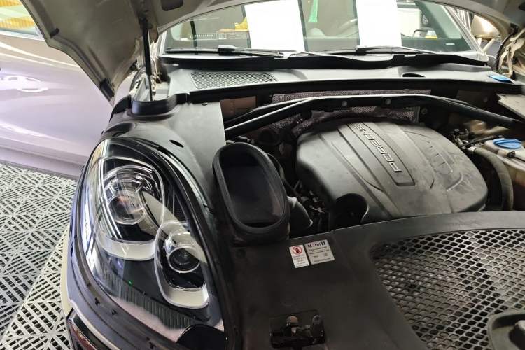 Used Porsche Macan 2017 Macan 2.0T Engine Bay Right