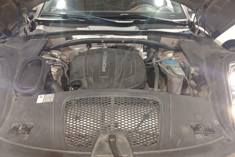 Used Porsche Macan 2017 Macan 2.0T Engine Bay
