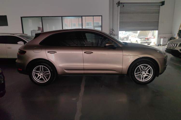 Used Porsche Macan 2017 Macan 2.0T Exterior 2