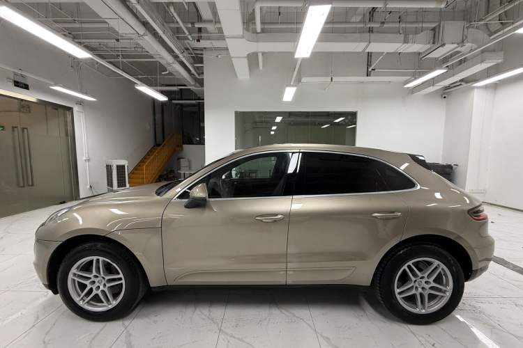 Used Porsche Macan 2017 Macan 2.0T Exterior 2