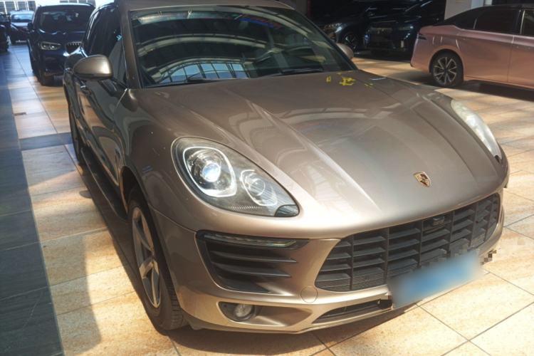Used Porsche Macan 2017 Macan 2.0T Front Right 45 Deg