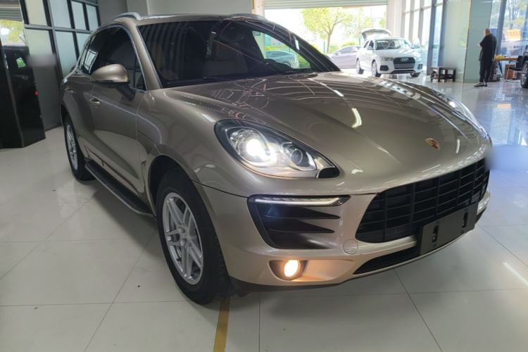 Used Porsche Macan 2017 Macan 2.0T Front Right 45 Deg