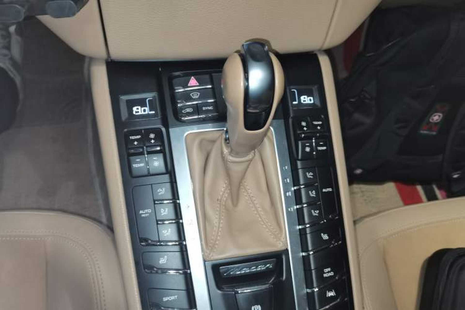 Used Porsche Macan 2017 Macan 2.0T Gear Lever