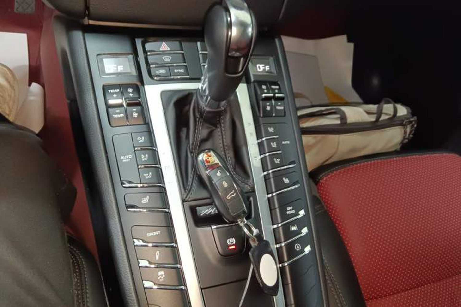 Used Porsche Macan 2017 Macan 2.0T Gear Lever