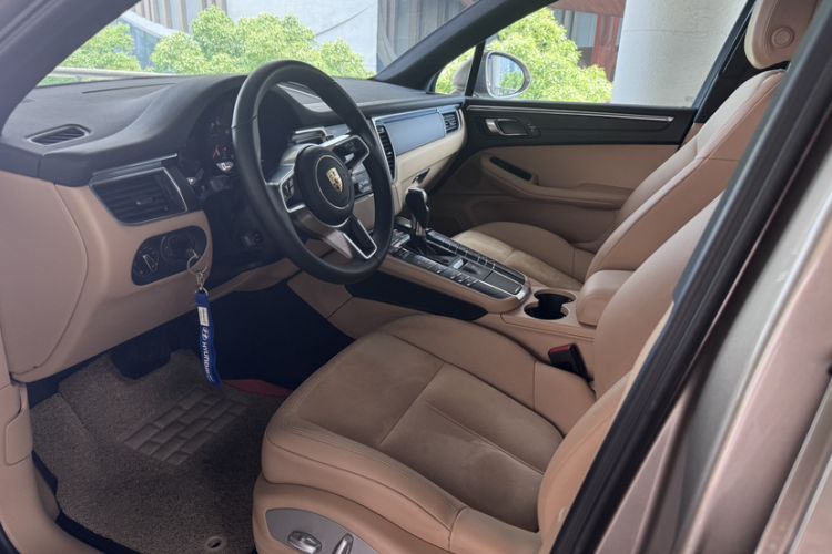 Used Porsche Macan 2017 Macan 2.0T Interior 1