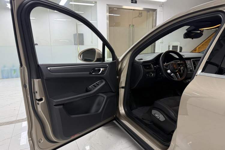 Used Porsche Macan 2017 Macan 2.0T Interior 1