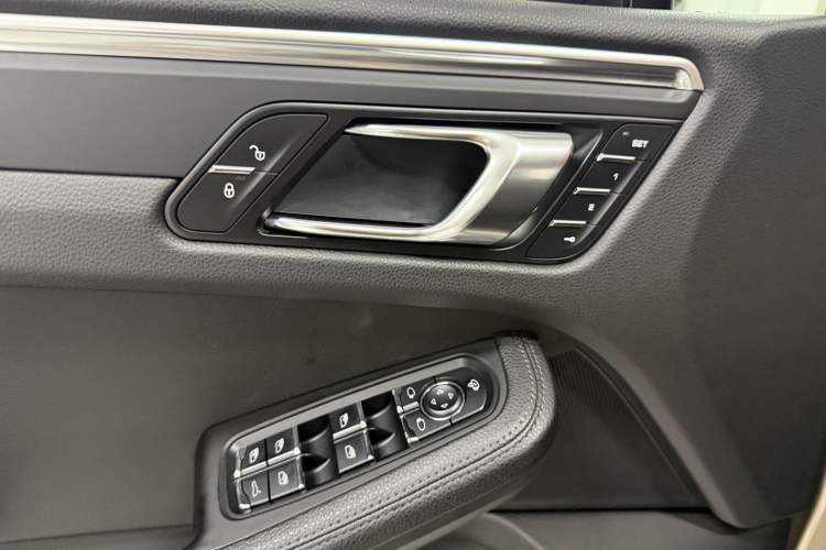 Used Porsche Macan 2017 Macan 2.0T Interior 3