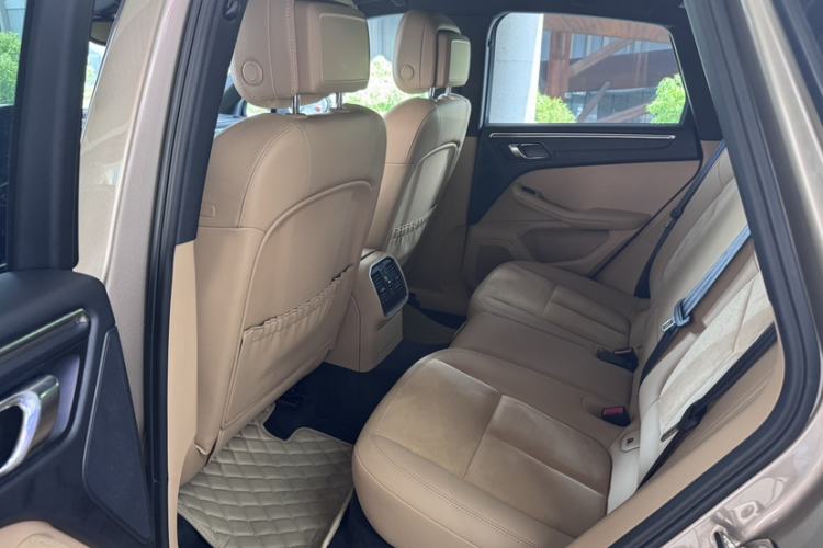 Used Porsche Macan 2017 Macan 2.0T Interior 4