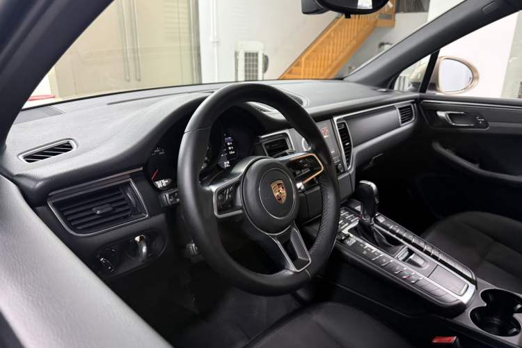 Used Porsche Macan 2017 Macan 2.0T Interior 4