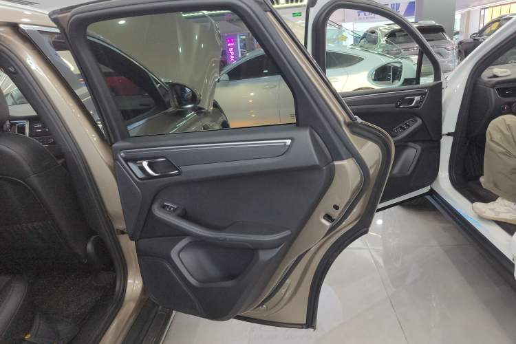 Used Porsche Macan 2017 Macan 2.0T Interior 6