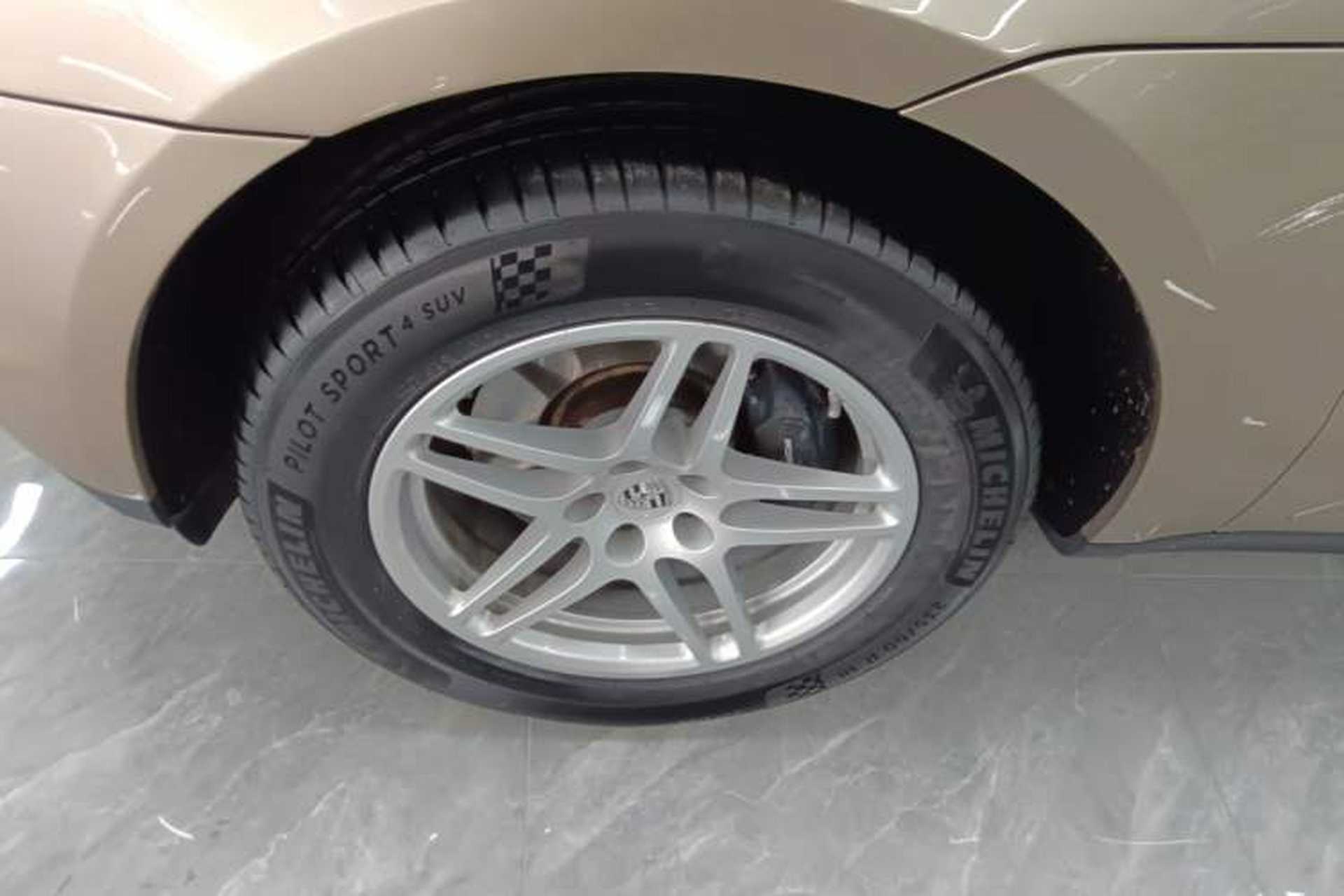 Used Porsche Macan 2017 Macan 2.0T Left Front Wheel Hub