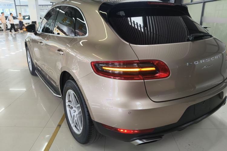 Used Porsche Macan 2017 Macan 2.0T Rear Left 45 Deg