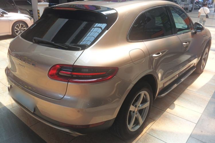 Used Porsche Macan 2017 Macan 2.0T Rear Right 45 Deg