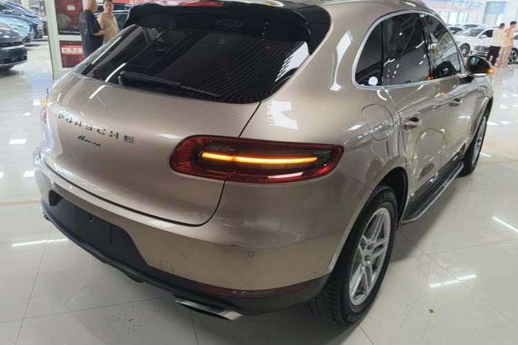 Used Porsche Macan 2017 Macan 2.0T Rear Right 45 Deg