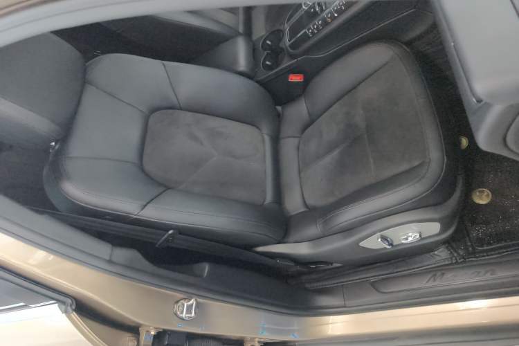 Used Porsche Macan 2017 Macan 2.0T Right Front Seat