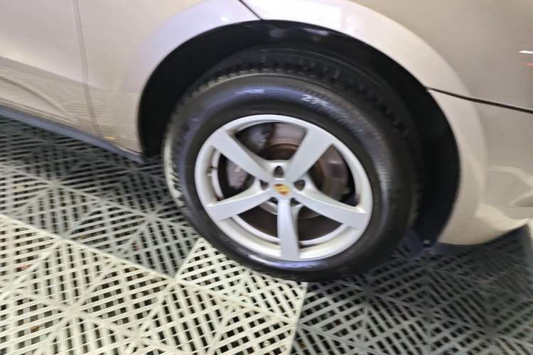 Used Porsche Macan 2017 Macan 2.0T Right Front Wheel Hub