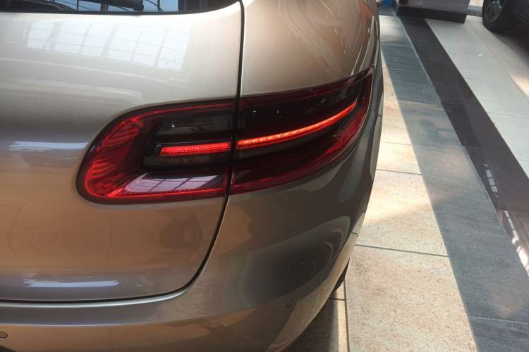 Used Porsche Macan 2017 Macan 2.0T Right Rear Taillight