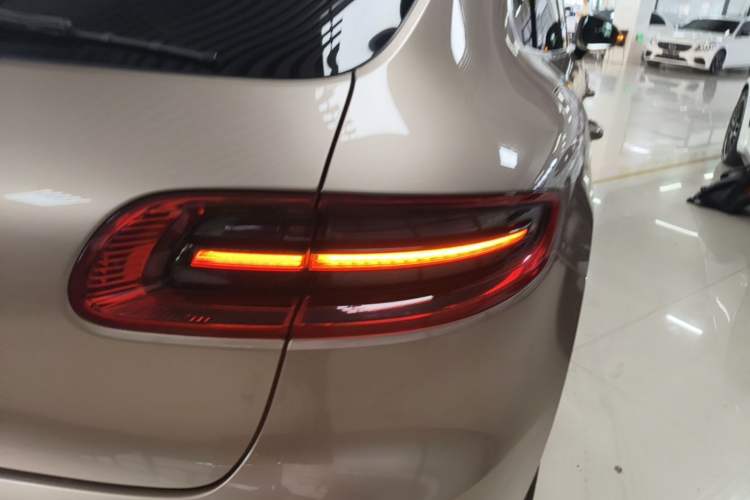 Used Porsche Macan 2017 Macan 2.0T Right Rear Taillight