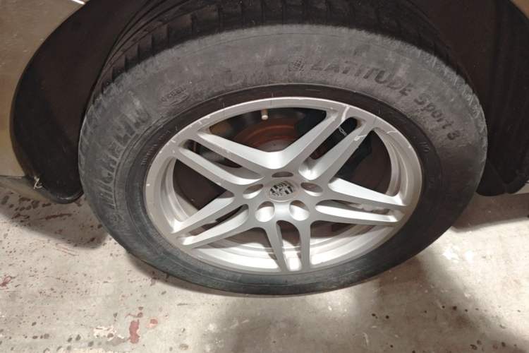 Used Porsche Macan 2017 Macan 2.0T Right Rear Wheel Hub