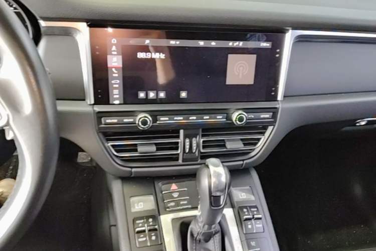 Used Porsche Macan 2018 Macan 2.0T Audio And AC Panel