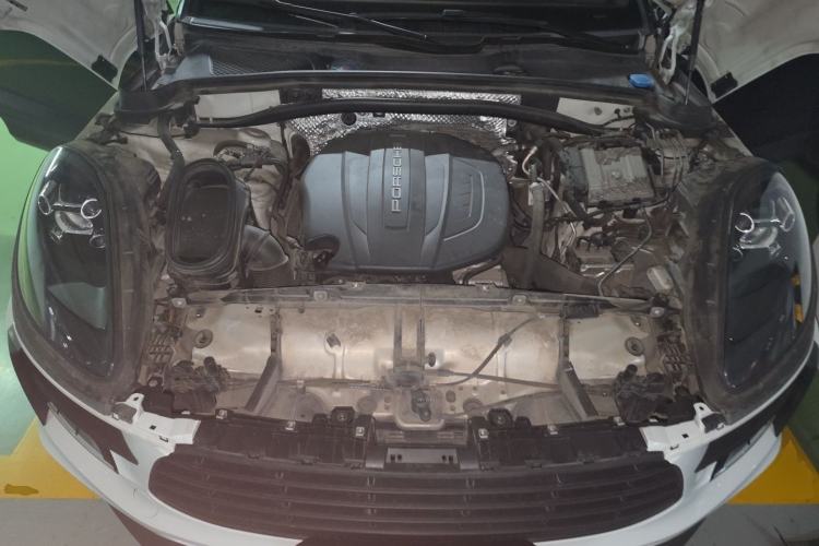 Used Porsche Macan 2018 Macan 2.0T Engine Bay