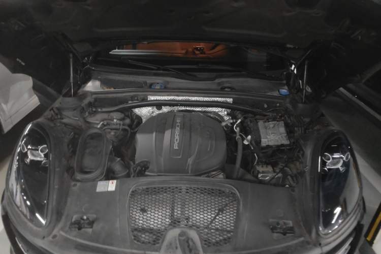 Used Porsche Macan 2018 Macan 2.0T Engine Bay