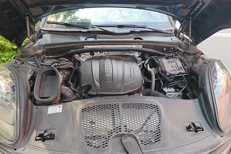 Used Porsche Macan 2018 Macan 2.0T Engine Bay